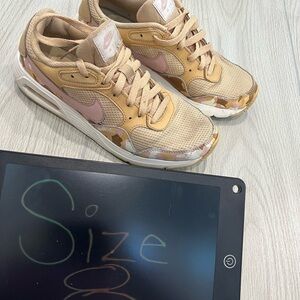 Nike Women's Beige camo and Pink Sneakers size 8